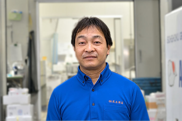 株式会社 足立商店 執行役員 営業部長 鈴木 剛
