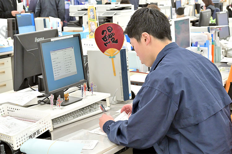 社員が働く写真