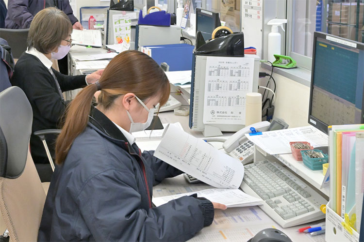社員が働く写真
